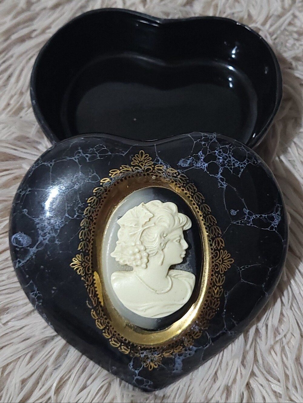 Vintage Heart Shaped Cameo Portrait Jewelry Trinket Box Faux Black Marble